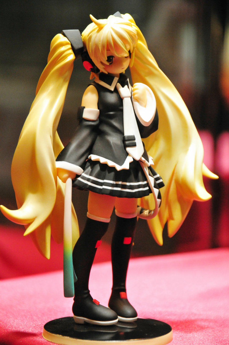 初音ミクを独自のロリータ風にアレンジ＆ゴスロリ風＆桜ロリミク2012