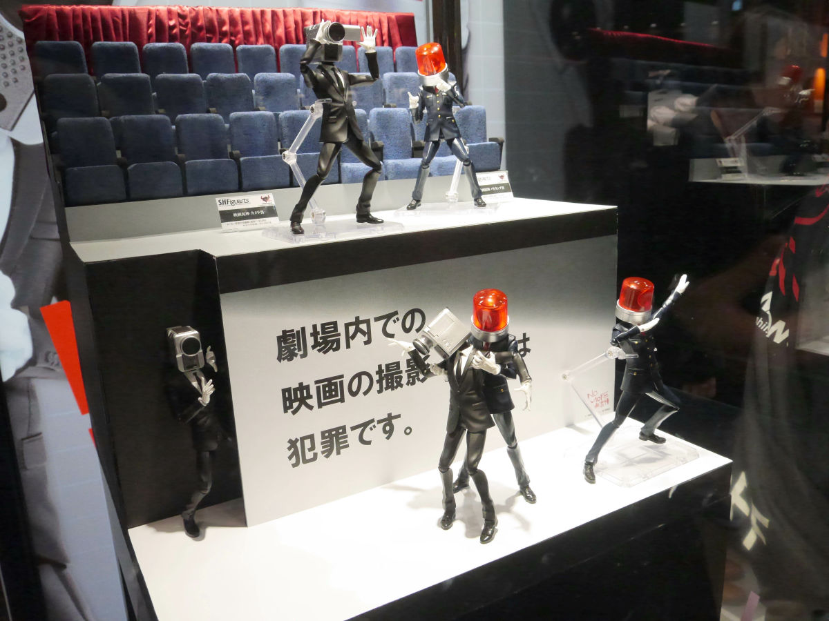 映画泥棒のカメラ男＆パトランプ男のフィギュア実物を撮影してきた