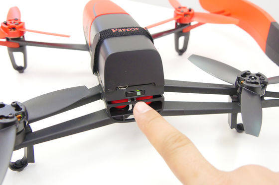 パイロット目線で操縦できるParrotの新型ドローン「Bebop Drone」を