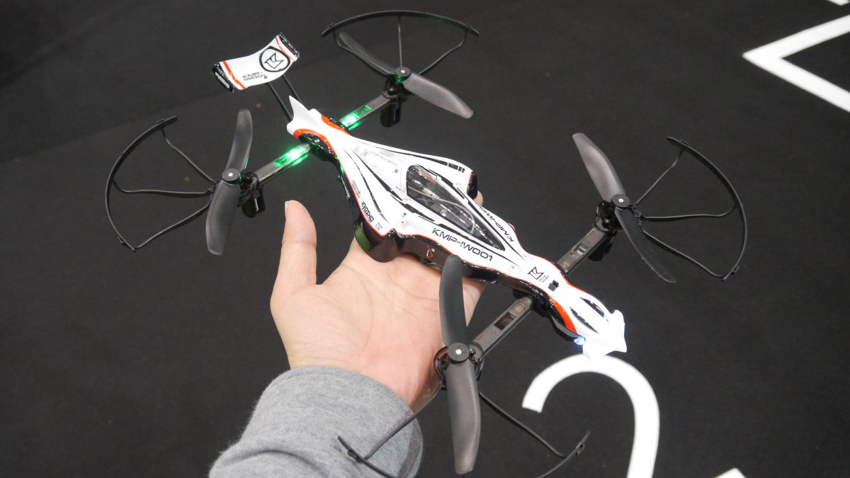 常識破りの操縦方法で誰でも簡単に楽しめる新感覚レーシングドローン