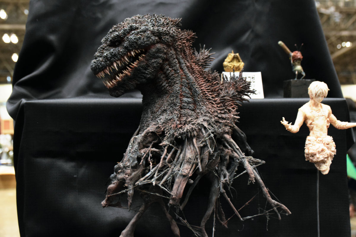 恐怖と美しさを兼ね備えたド迫力の「シン・ゴジラ」胸像などフィギュア