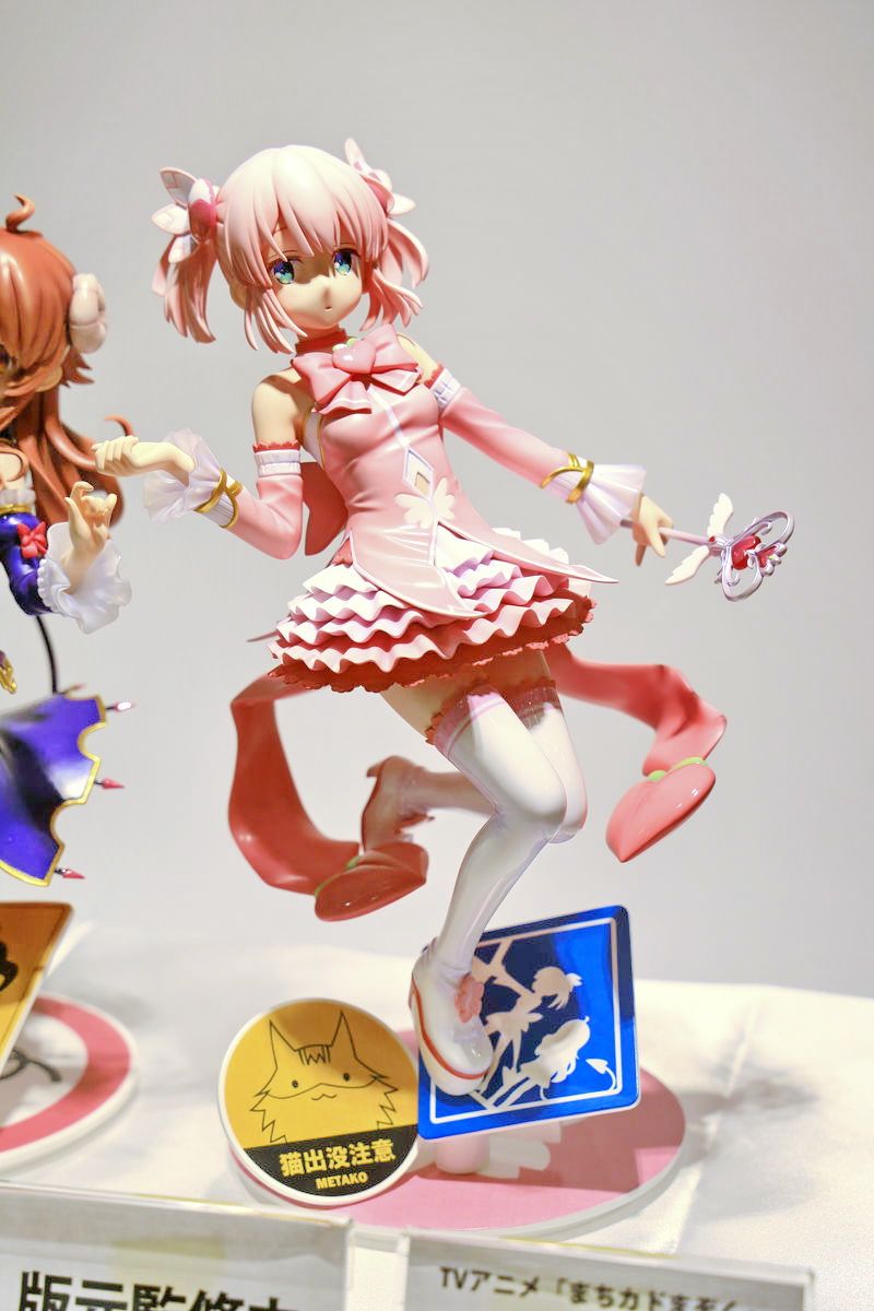 まちカドまぞく」より露出度高めの戦闘衣装シャミ子とキュートな魔法