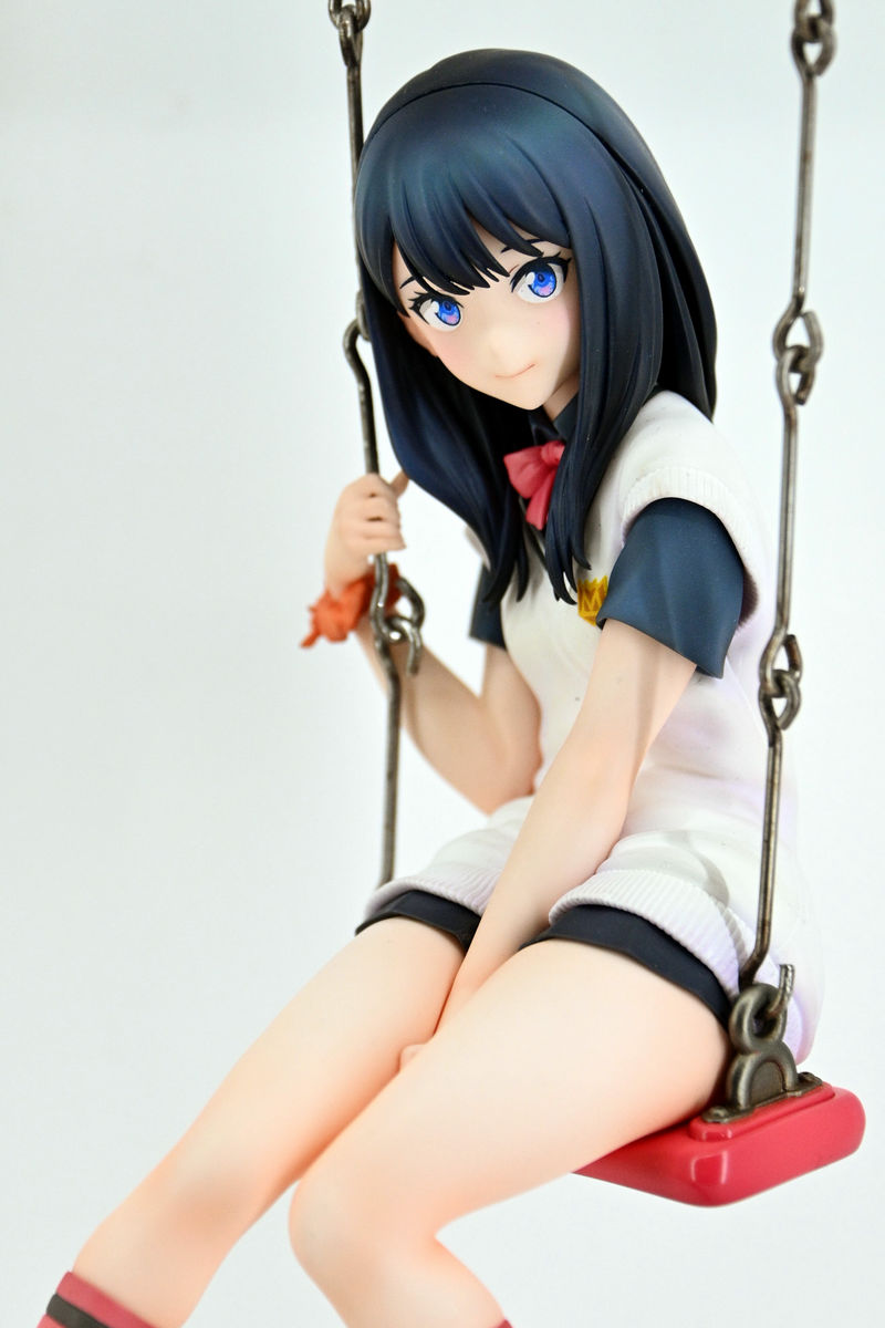 グリッドマンユニバース」フィギュアいろいろ、六花がブランコに腰掛け