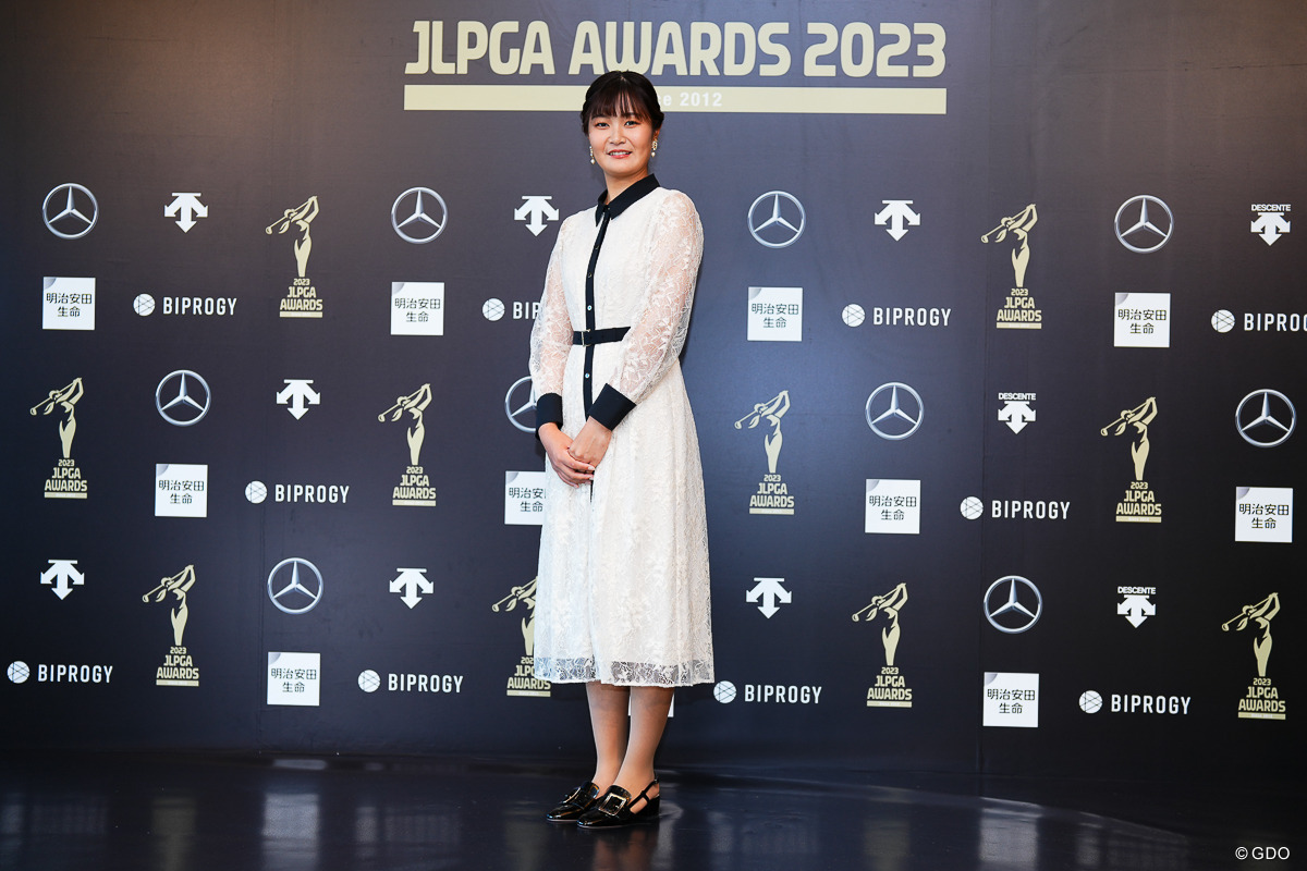 表彰式を彩った女子プロたちのドレス姿 菅沼菜々は「アイドル風