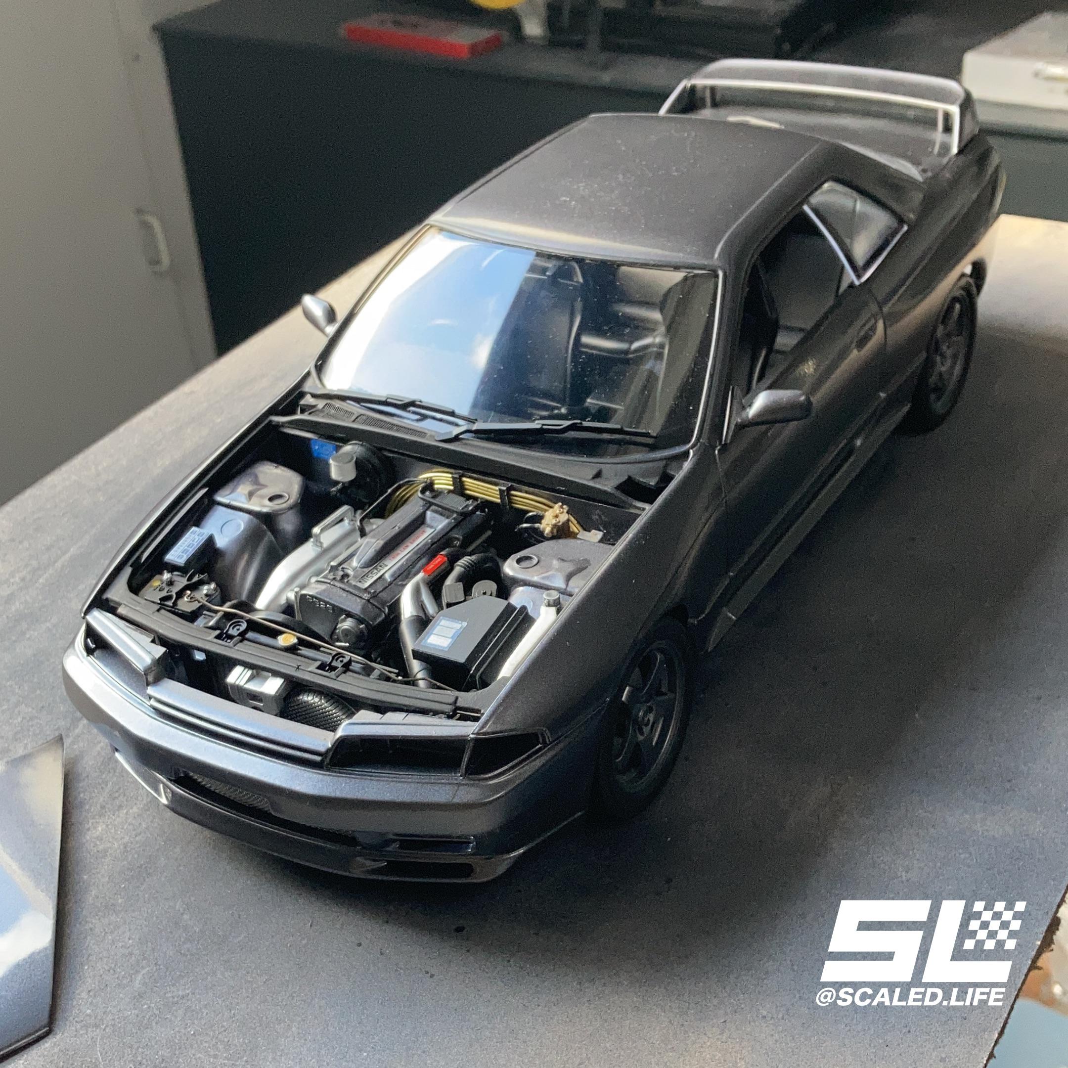 Fujimi Big Scale 1/12 Nissan Skyline GT-R R32 in Gun metallic grey