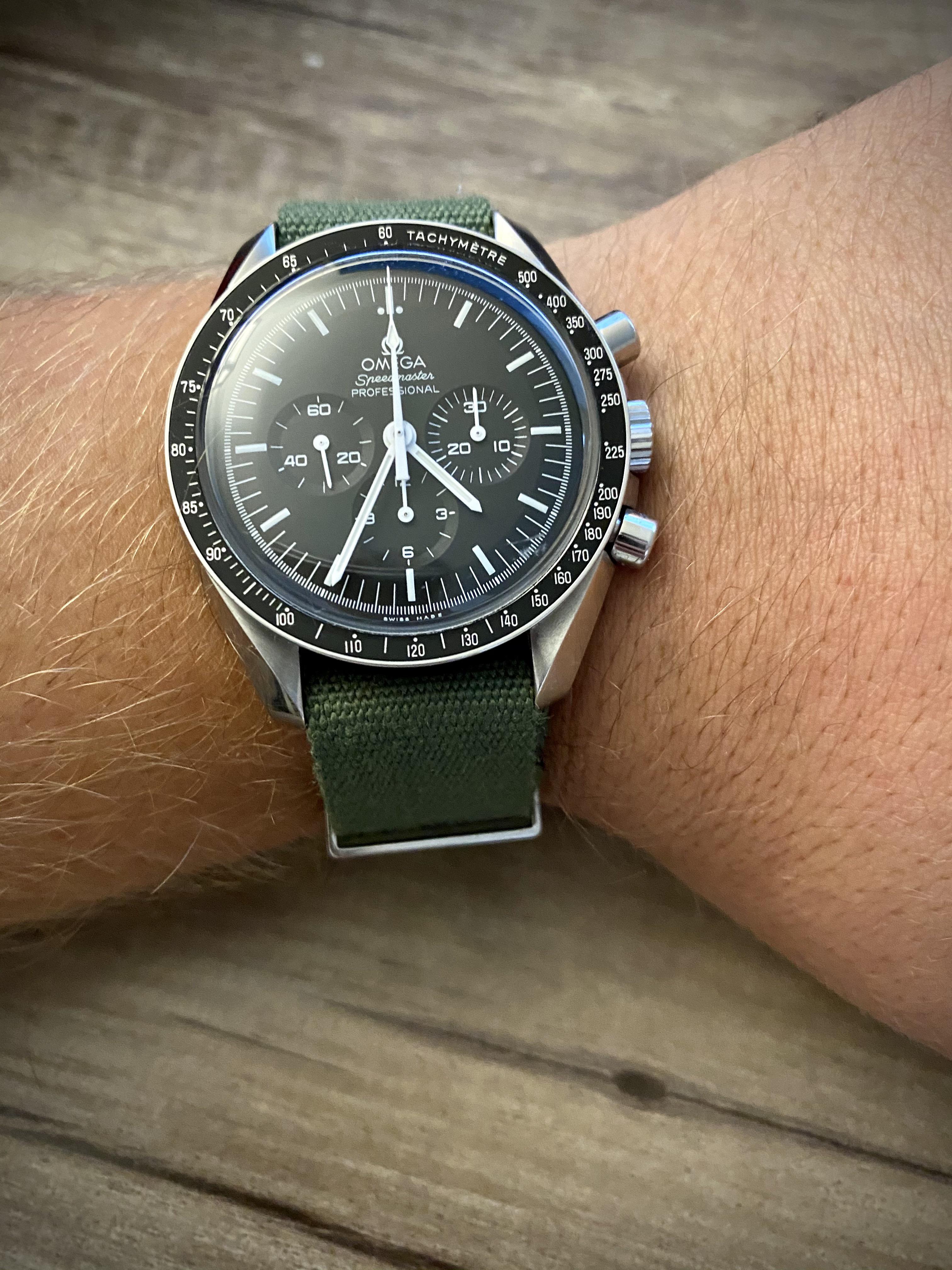 Omega] OmegaのグリーンのNATOストラップでSpeedy : r/Watches