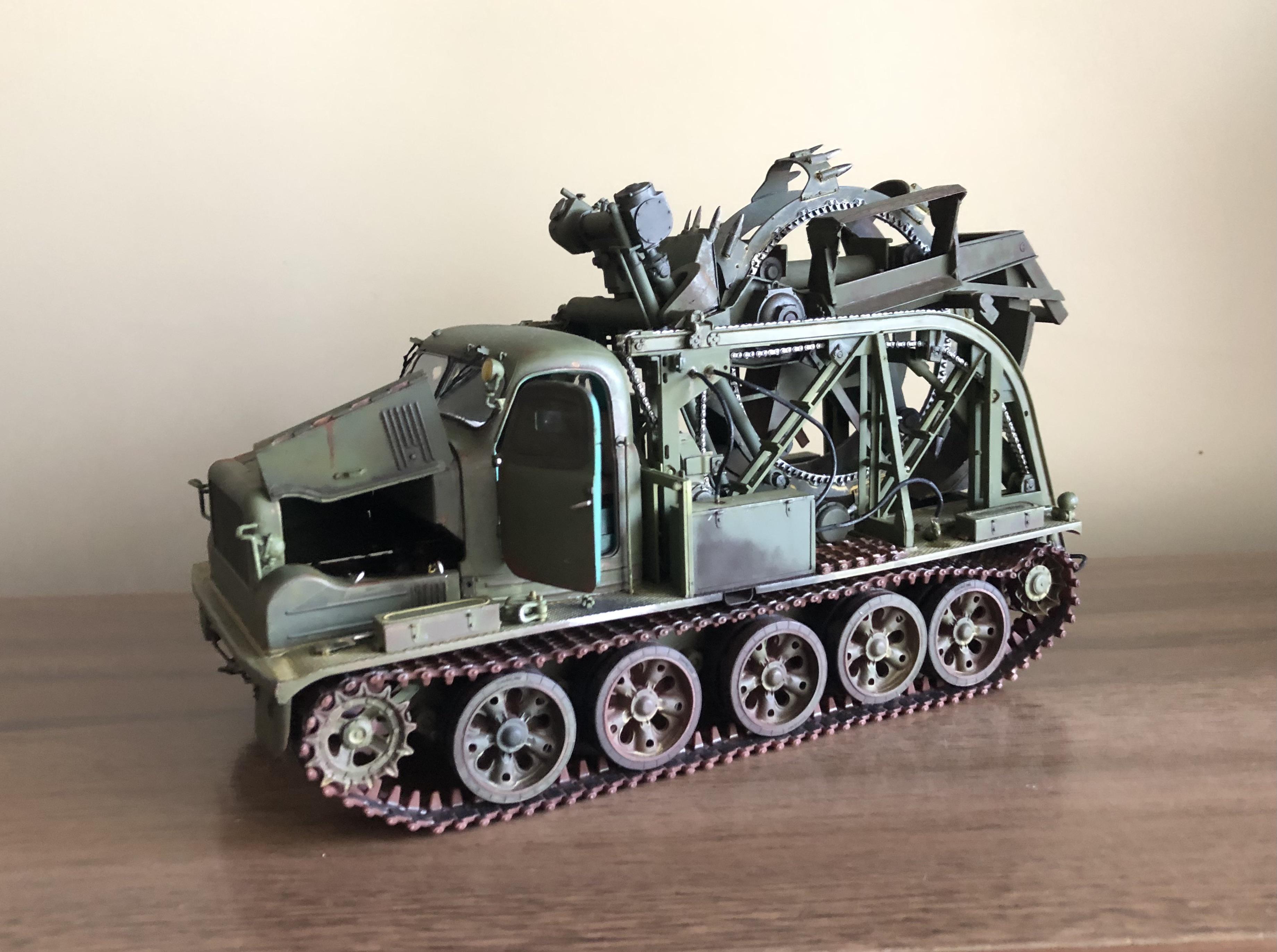 1/35 - BTM3 High-Speed Trench Digging Vehicle - Trumpeter : r