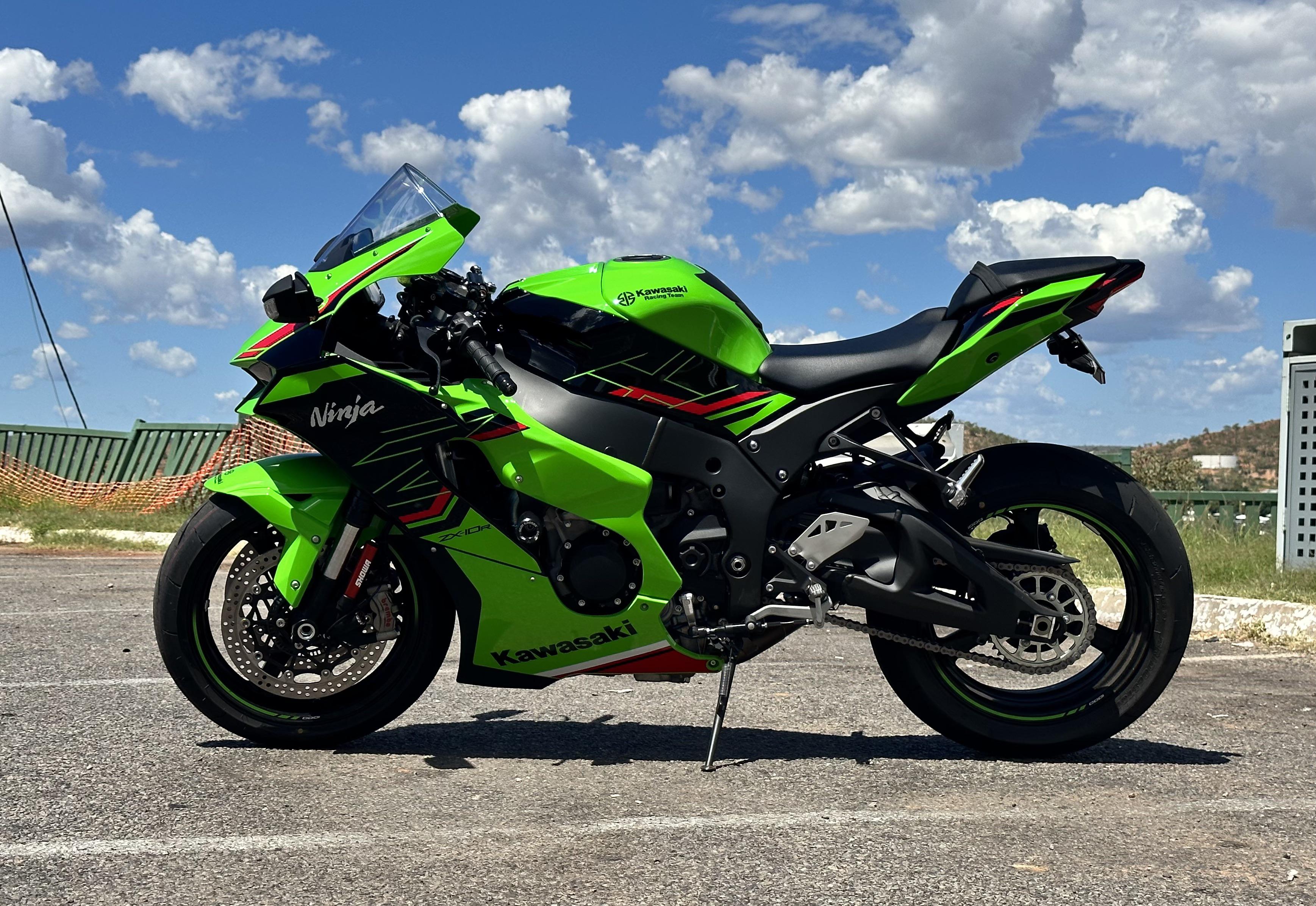 2023 Kawasaki ZX-10R (3474x2392) : r/MotorcyclePorn