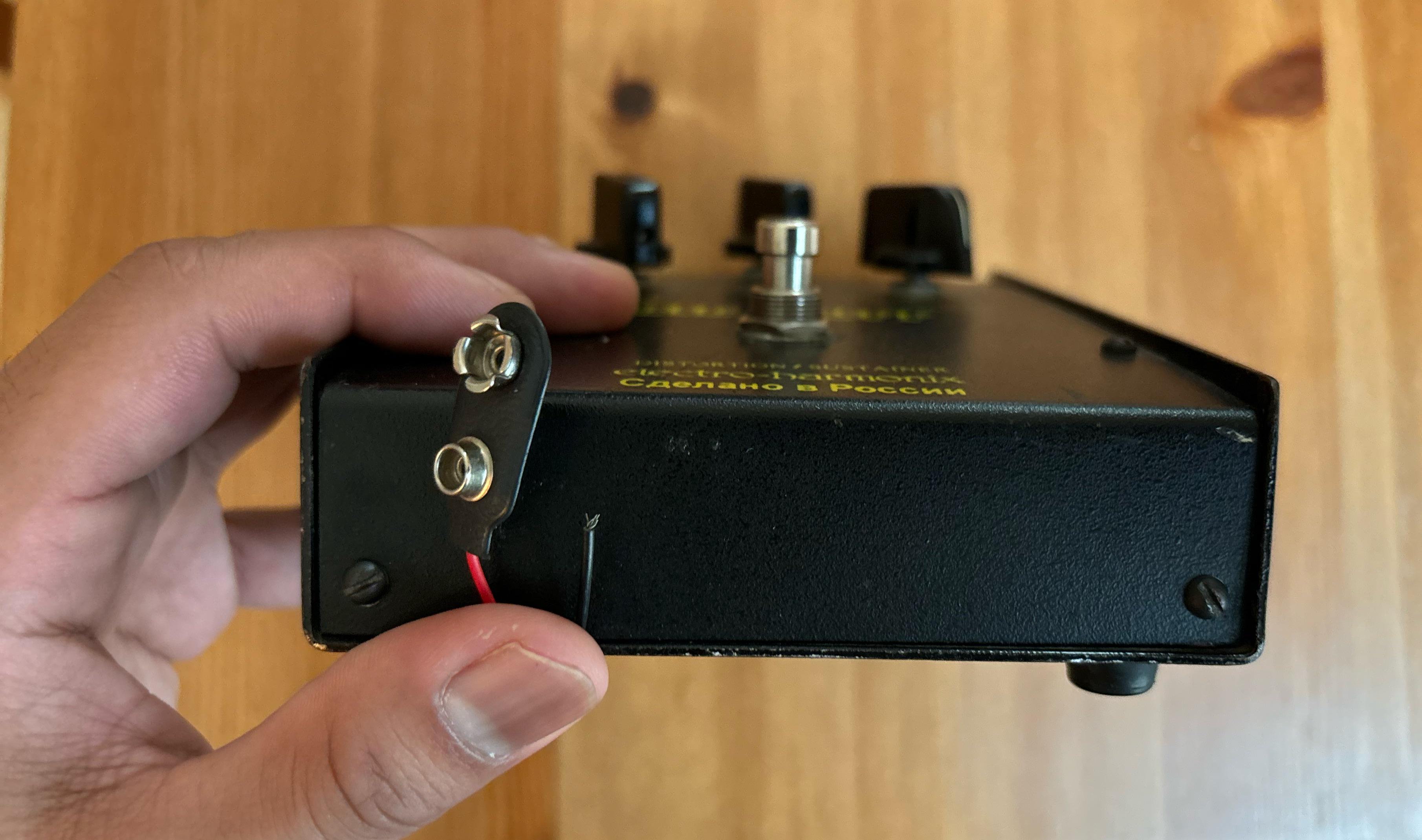 EHX Big Muff Black Russian power supply fix or mod? : r/guitarpedals