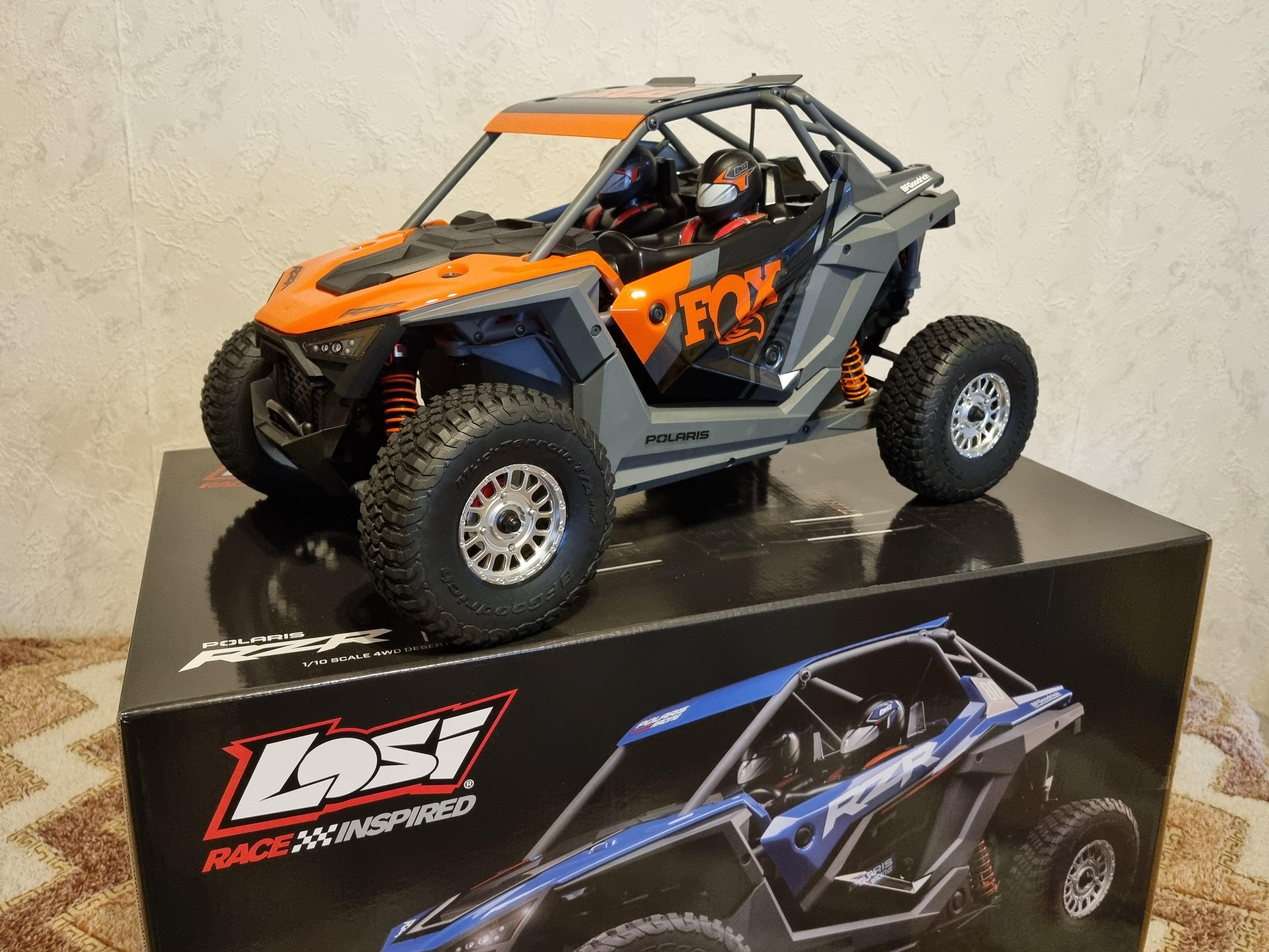新しいおもちゃを手に入れたんだ：Losi RZR Rey！今のところ、かなり