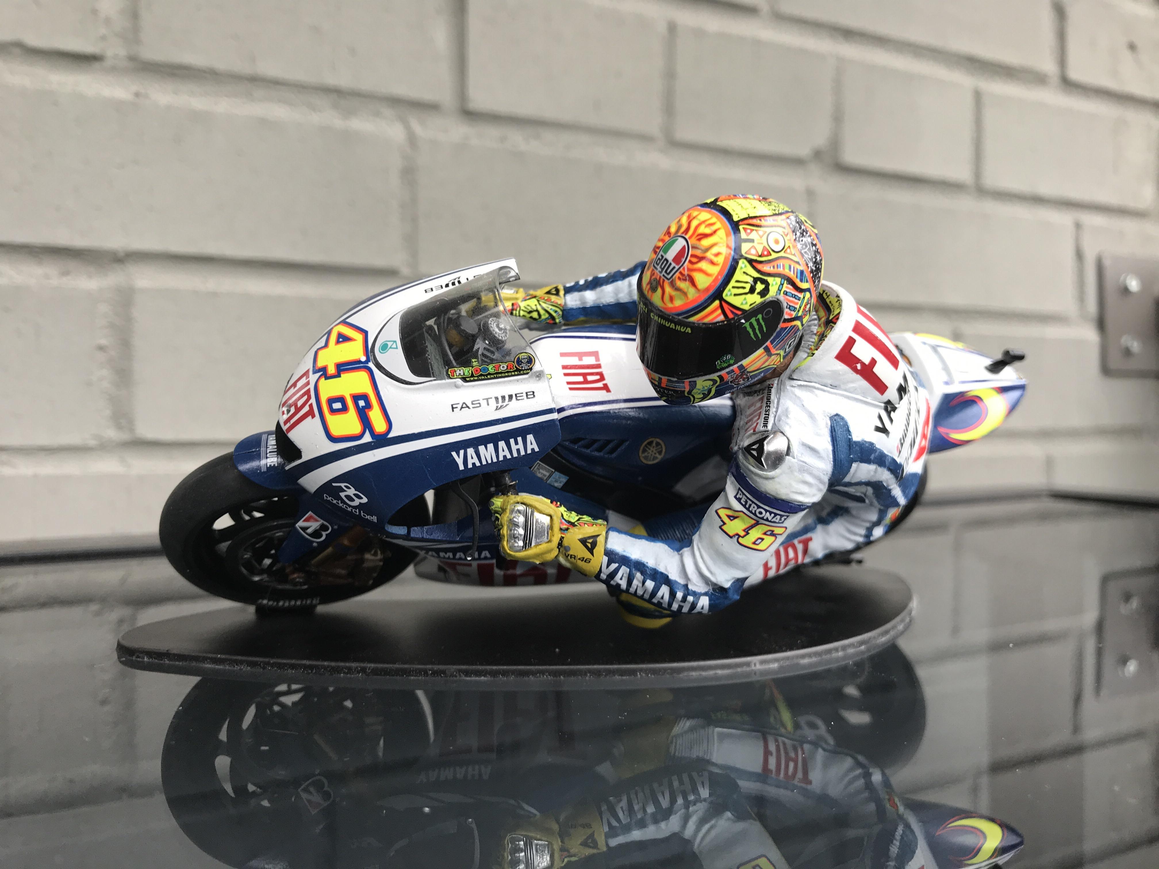 1:12 タミヤ ヤマハ YZR-M1 '09 with Rossi figure (コメントに