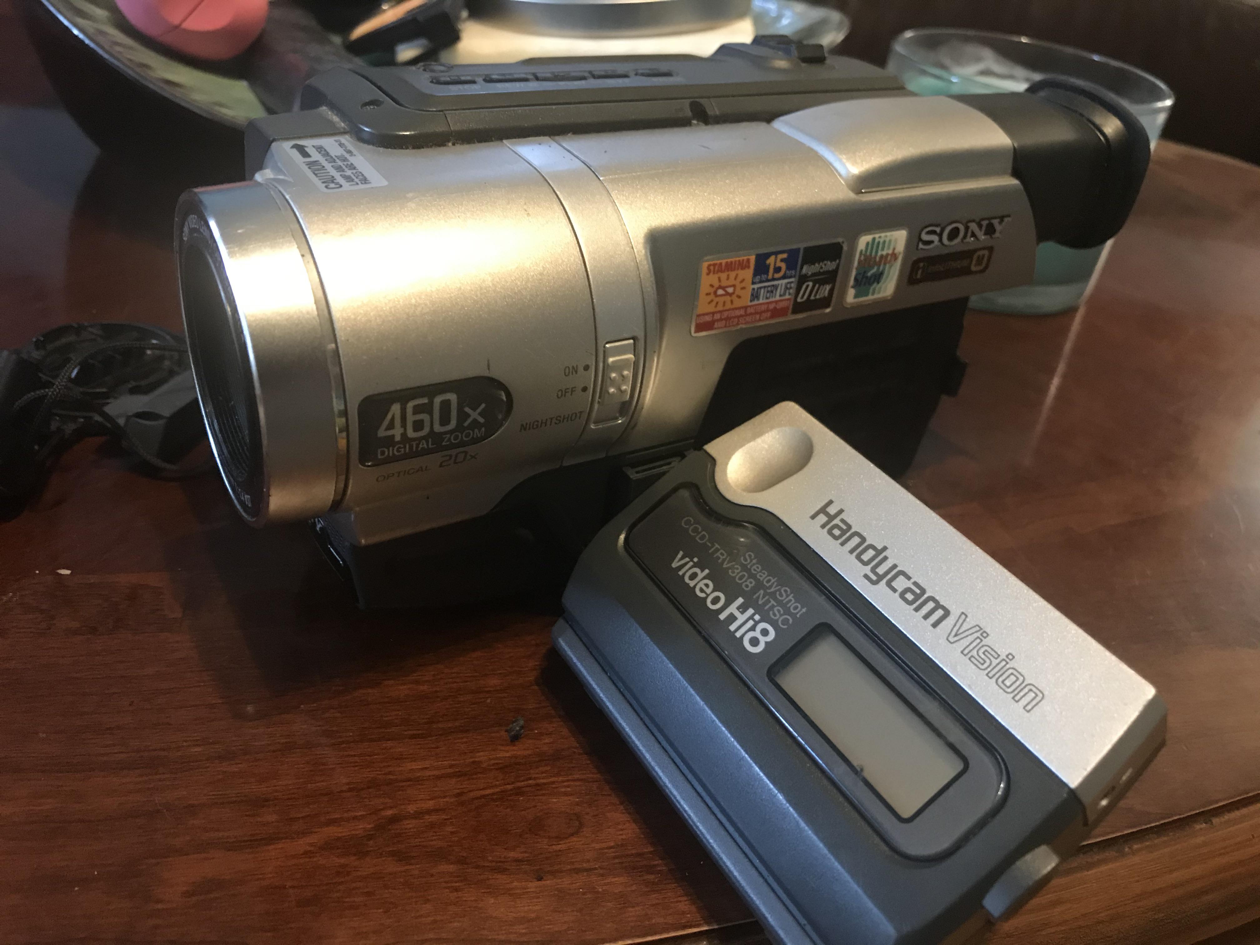 このカメラについて誰か教えてくれない？ソニーのVideo Hi8なんだけど