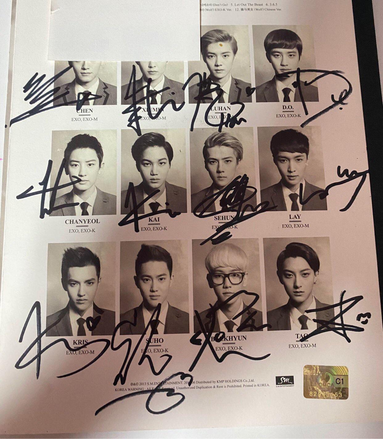 やあ、みんな！このOT12サイン入りXOXOアルバムが本物かどうか、誰か