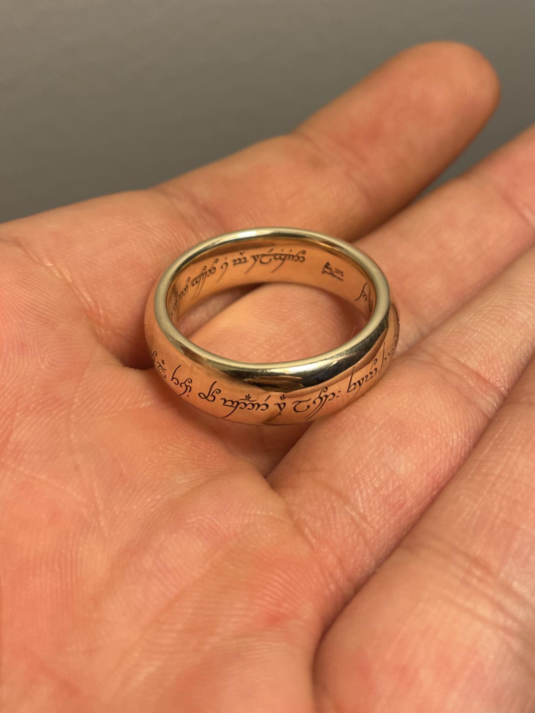 一つの指輪をデザインしたのと同じワークショップで作られた、私の