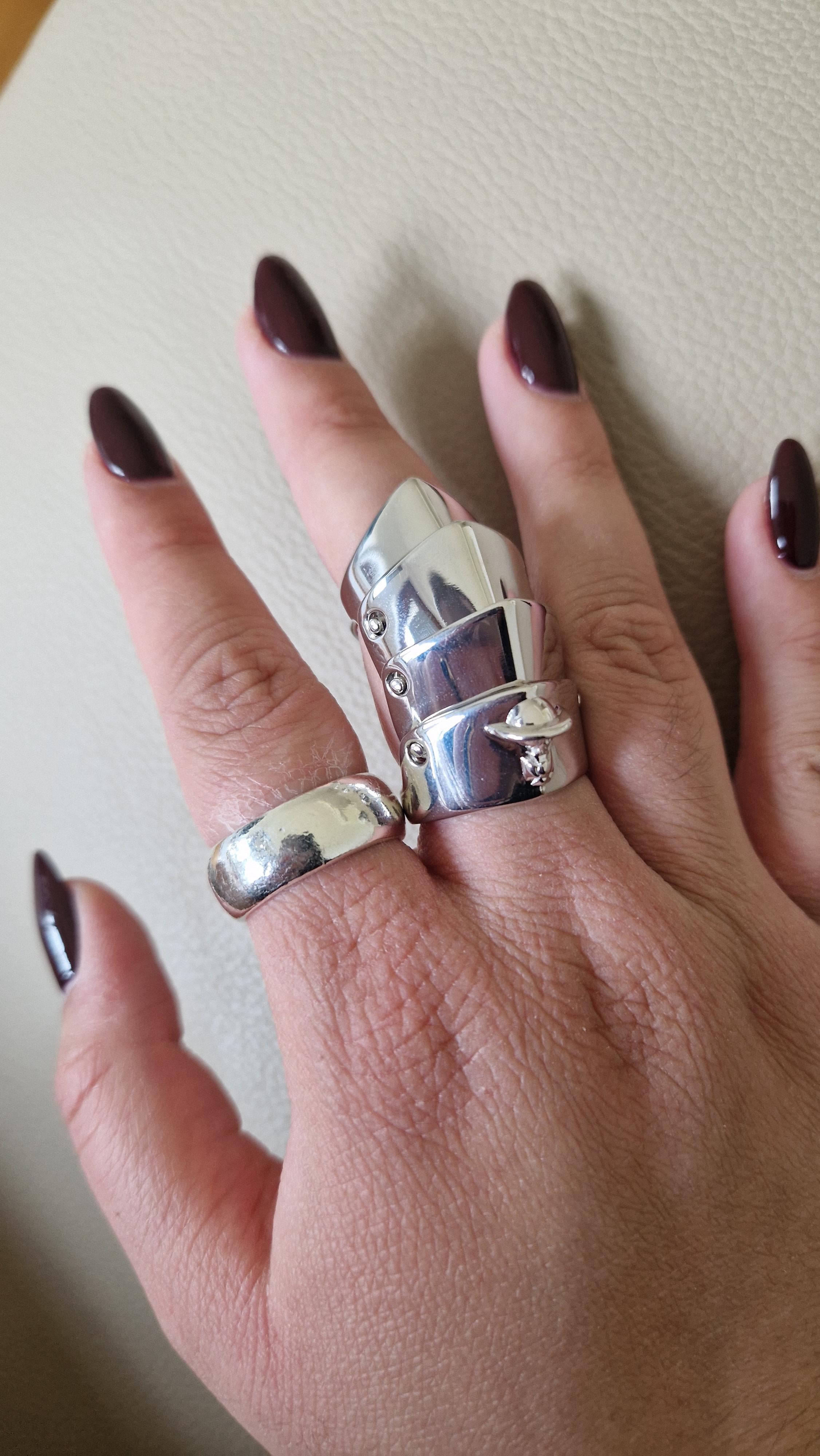 アーマーリング : r/viviennewestwood