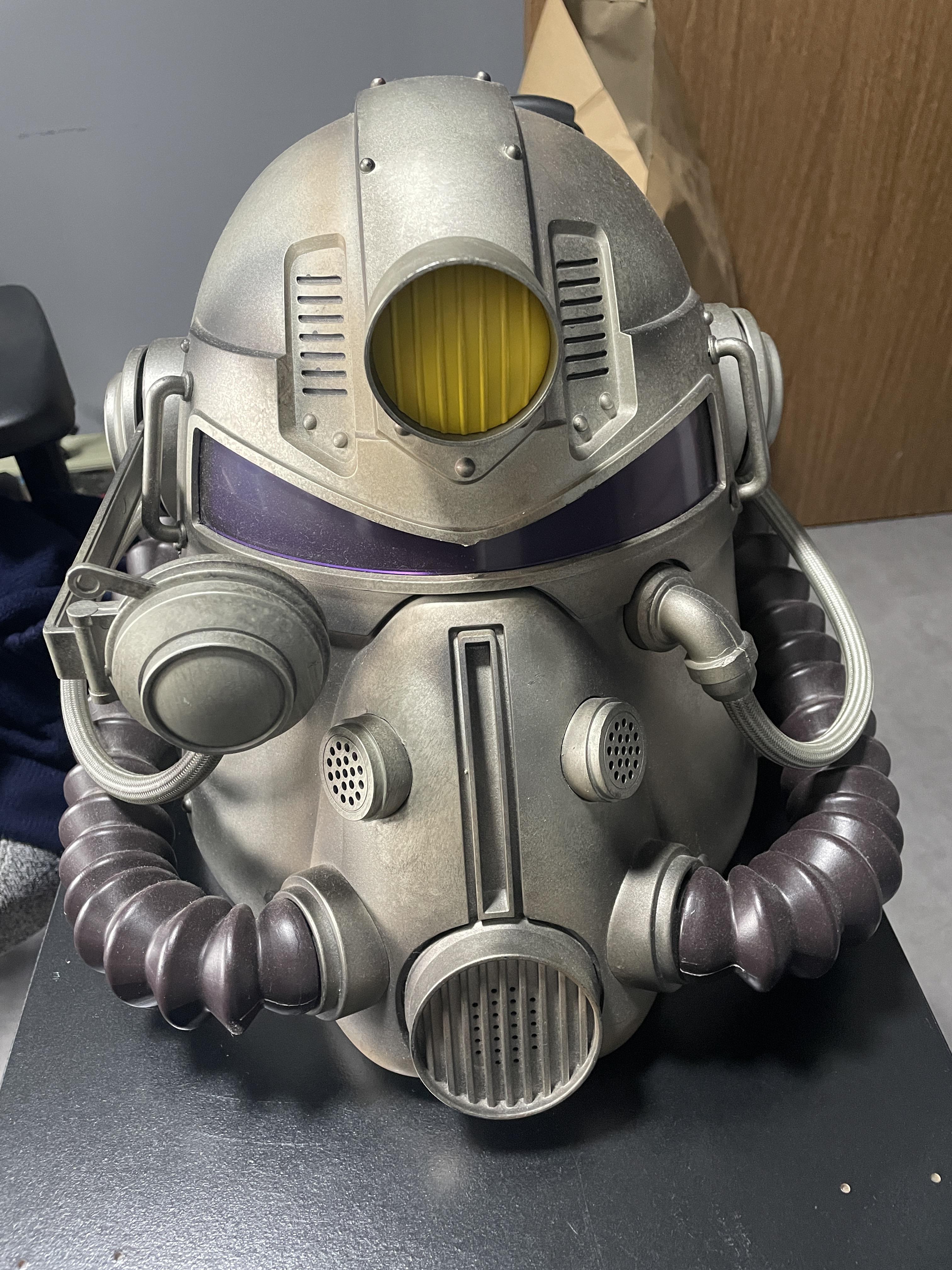 このT51ヘルメットって、いくらくらいするのか知ってる人いる？ : r