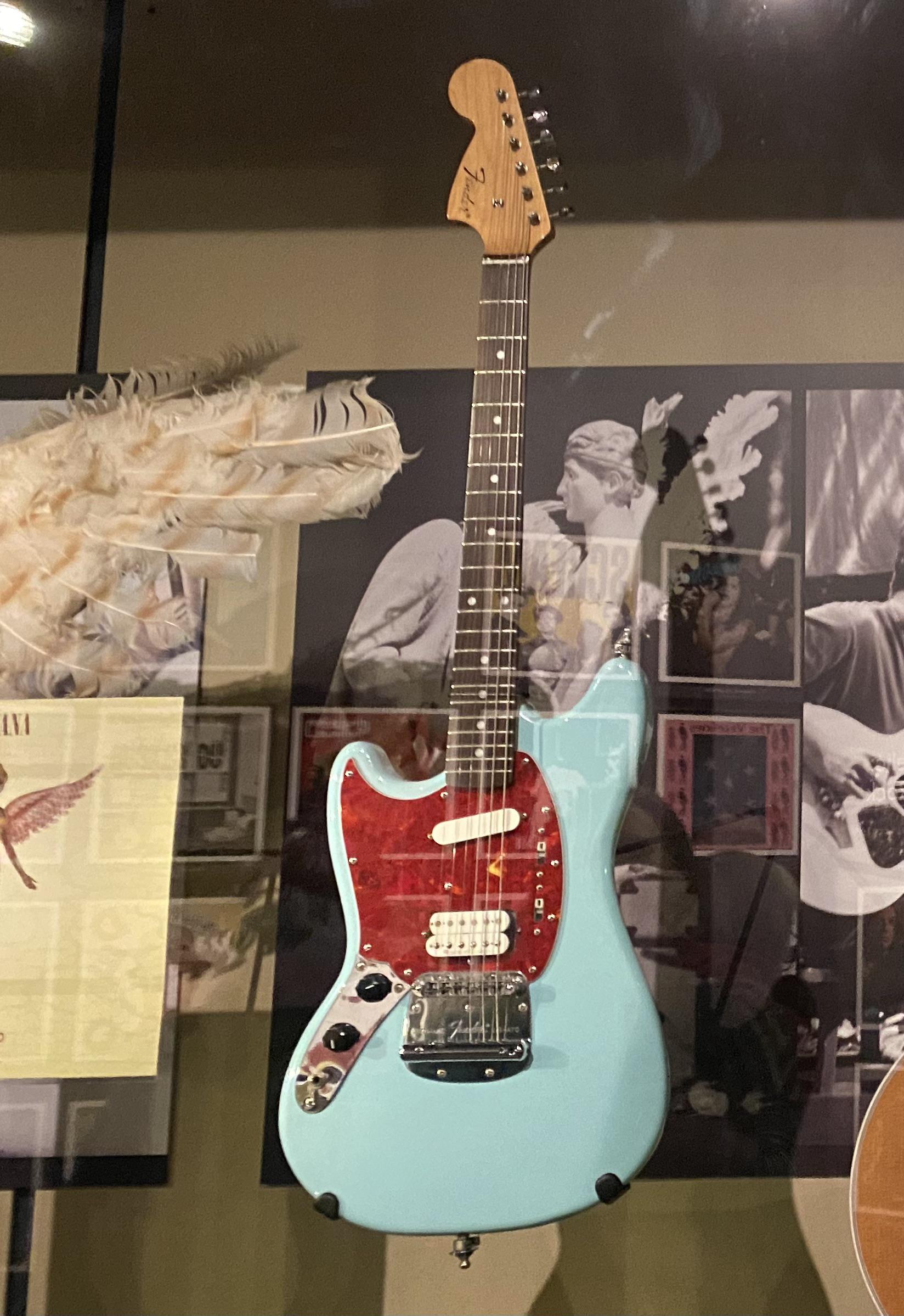 カート・コバーンの本物のフェンダー・ムスタング（写真はシアトルの