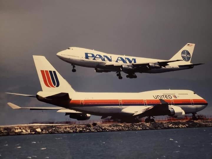 トーチの受け渡し：パンナム747-100がSFOに着陸し、ユナイテッド747