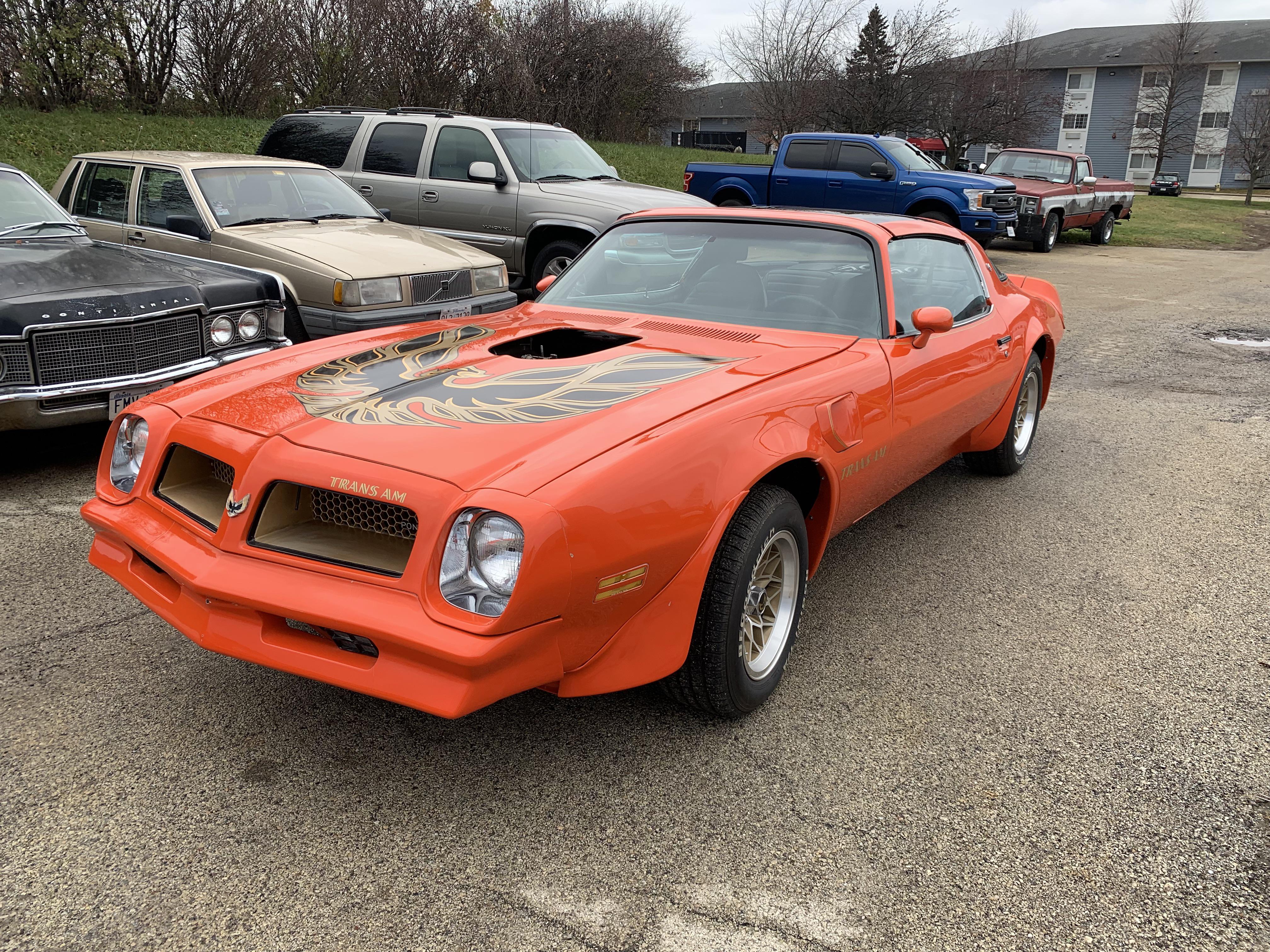 こんな色の[ポンティアック・ファイアーバード・トランザム]は初めて見