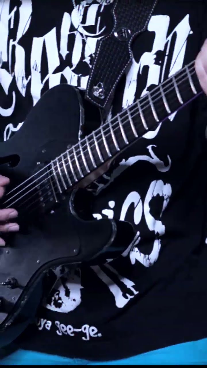 BOSS SY-300 Guitar Synthesizer performed by Gundy Keller - YouTube