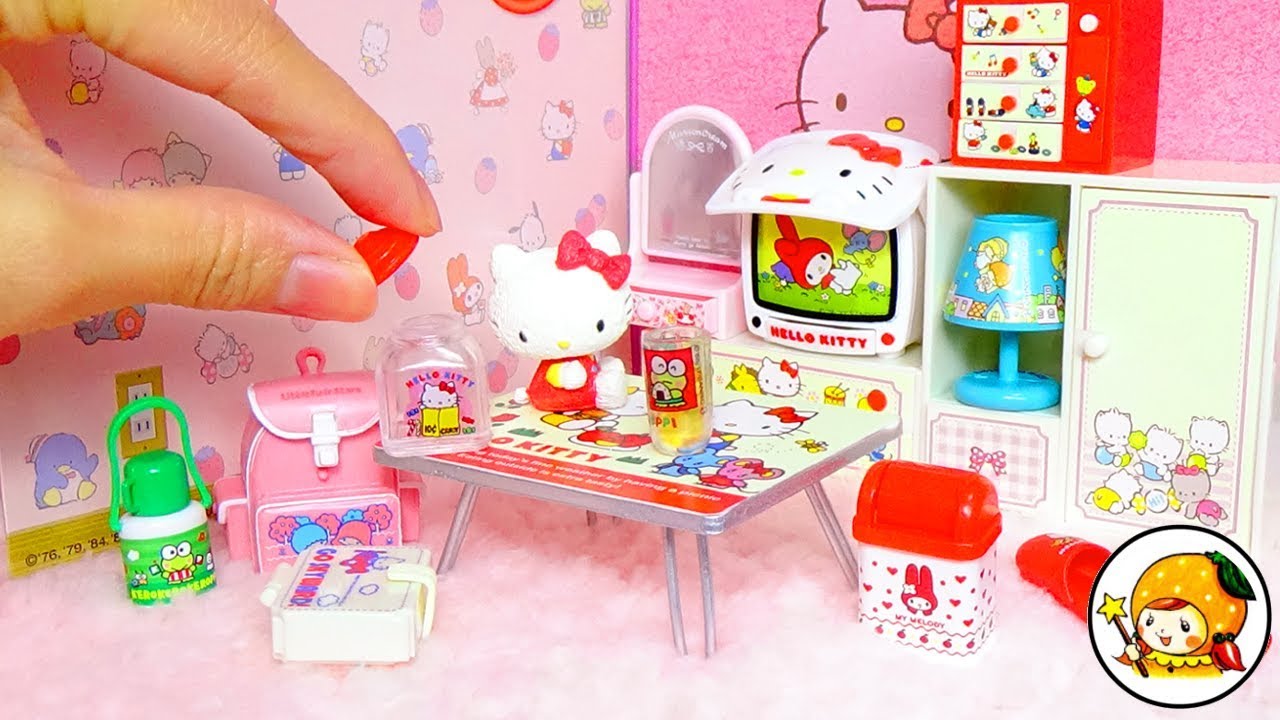 ハローキティのミニチュアリーメントをリカちゃんが開封するよ♩食玩を