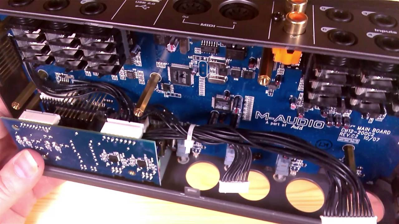 M-Audio FastTrack Ultra -teardown/inspection- - YouTube