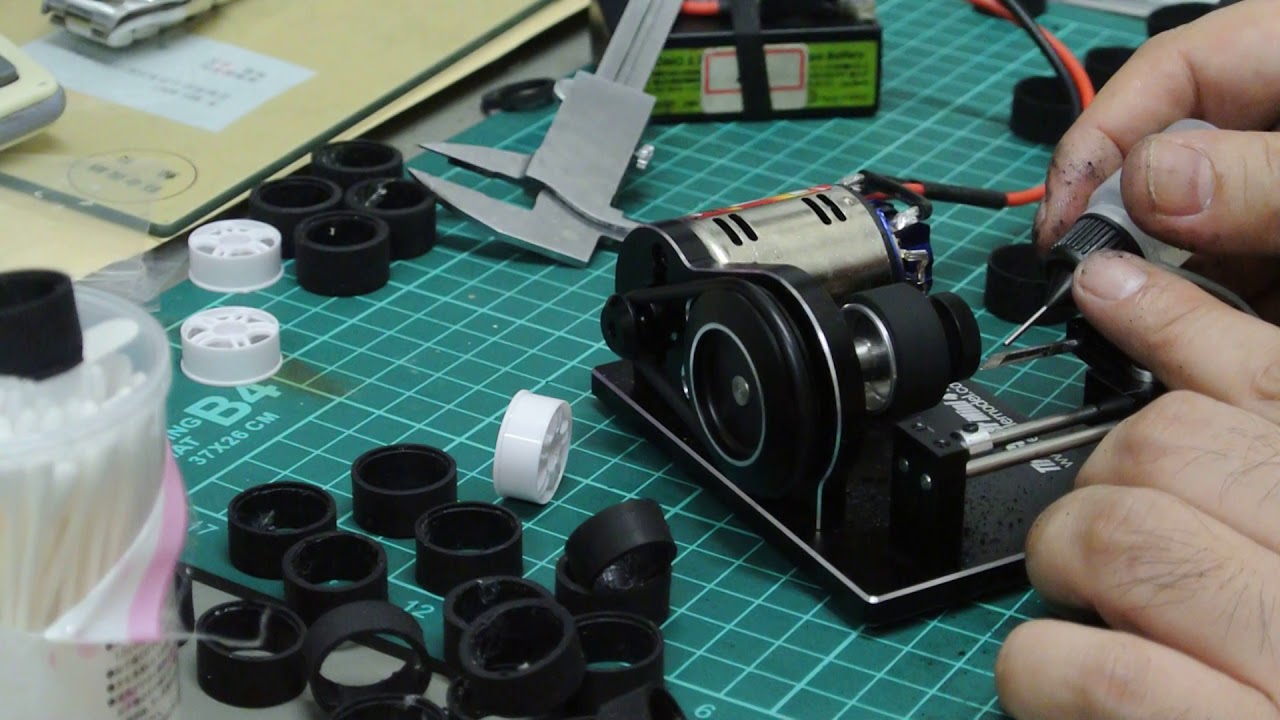 イーグルタイヤカッターでミニッツタイヤ作り！ - YouTube