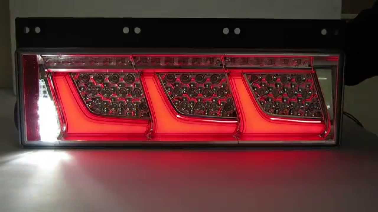 小糸 LEDリアコンビネーションランプ3連 シーケンシャルターン - YouTube