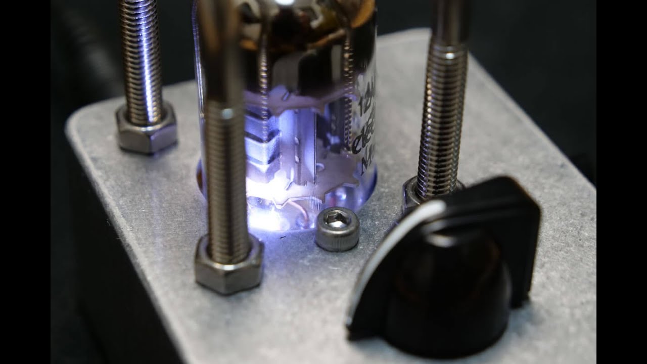 Beyond is a 100% analog effect pedal equipped with vacuum tubes