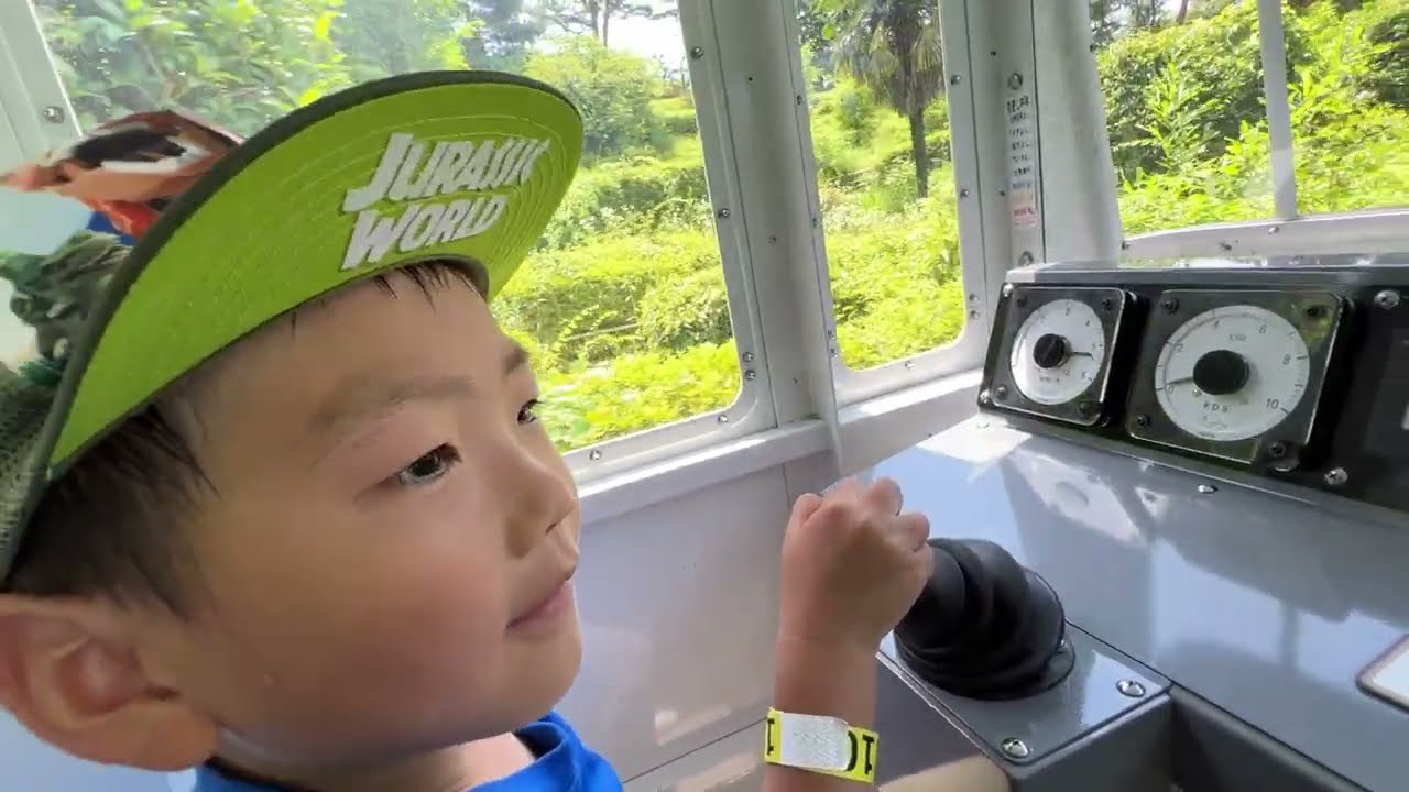 🚃しーくん電車のアトラクションに乗る - YouTube