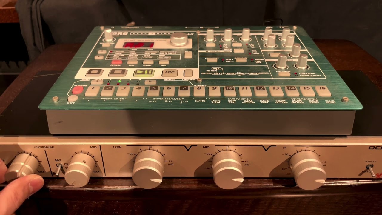 Vestax DCR-1200 3band isolator - YouTube