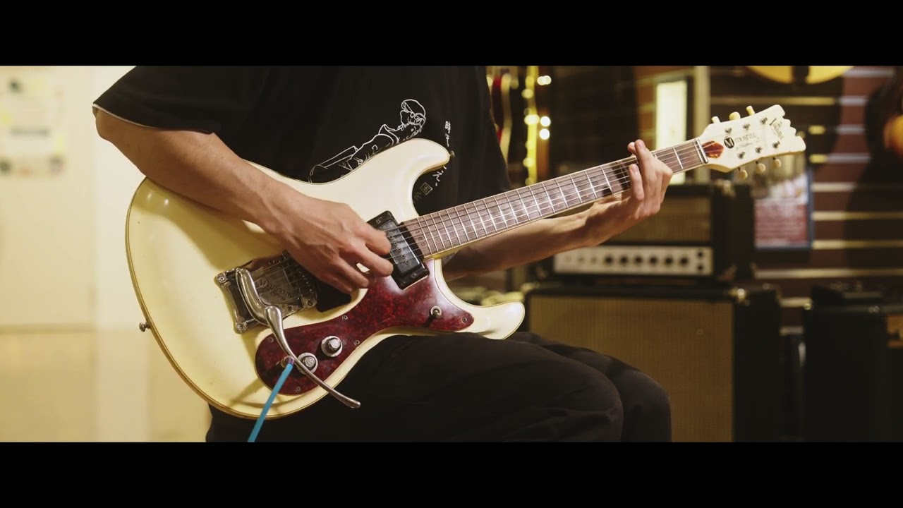 Mosrite 1970s The Ventures Model Set Neck MK1 Reissue White - YouTube