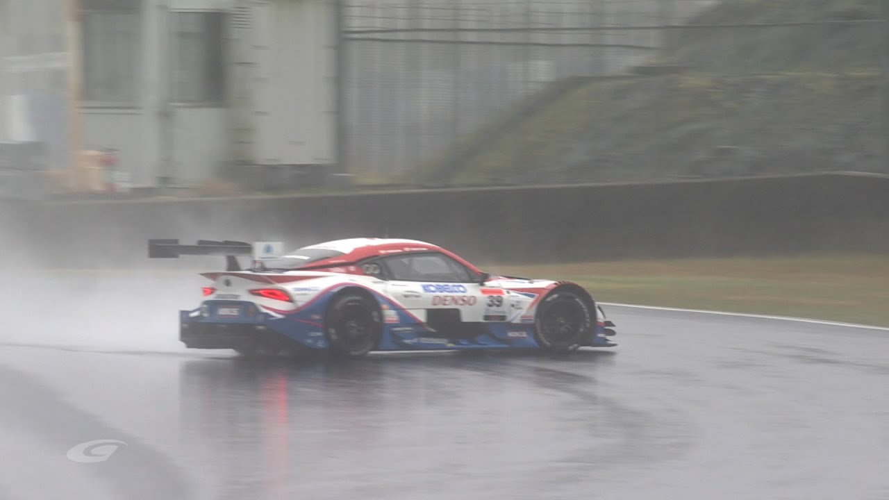 SUPER GT RD.1 公式練習】雨の中のクラッシュ #39 TGR TEAM SARD DENSO