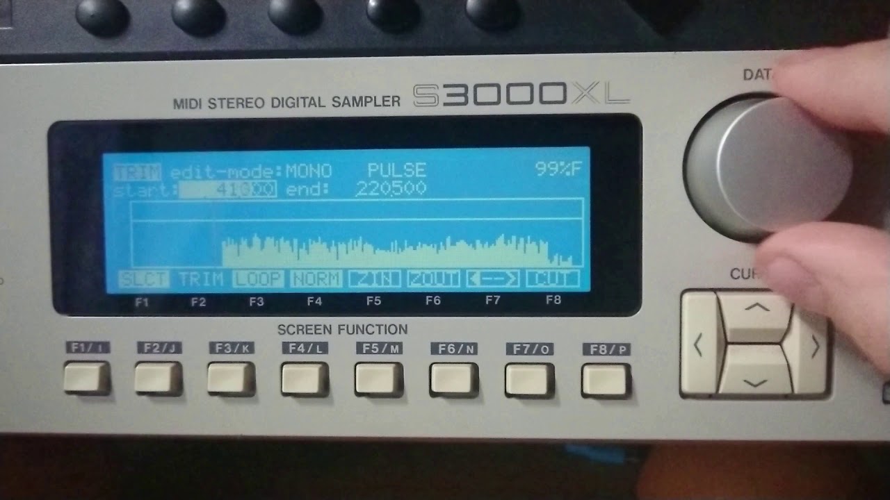 AKAI S3000XL: sampling - YouTube