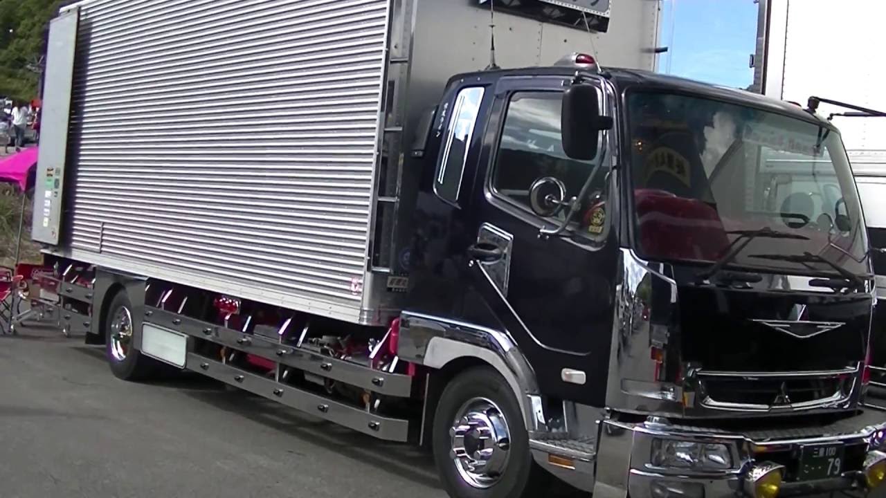 デコトラ 三菱ふそうファイター 街宣 ～トラック音頭～ - YouTube