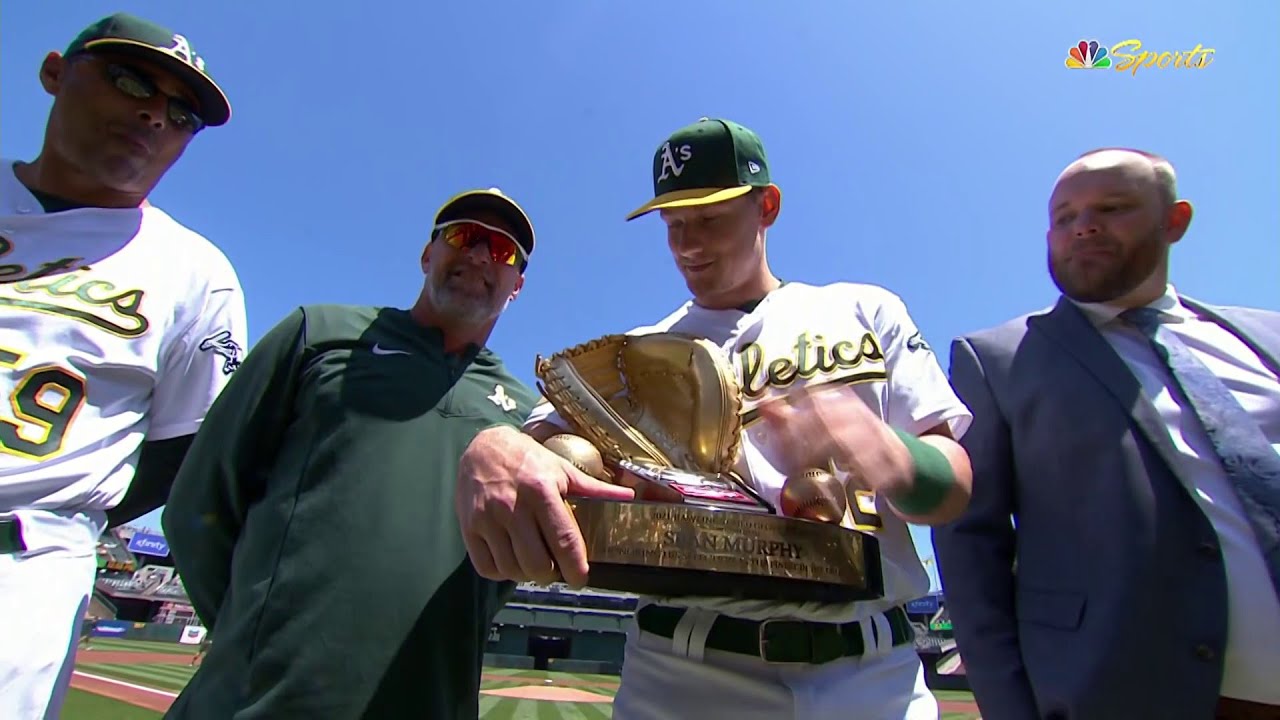 Sean Murphy gets his 2021 Gold Glove - YouTube