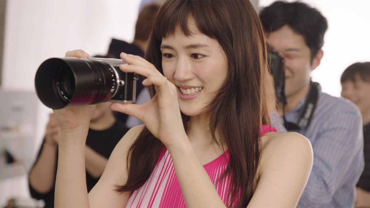 Haruka Ayase photographs director Hirokazu Koreeda! Panasonic's