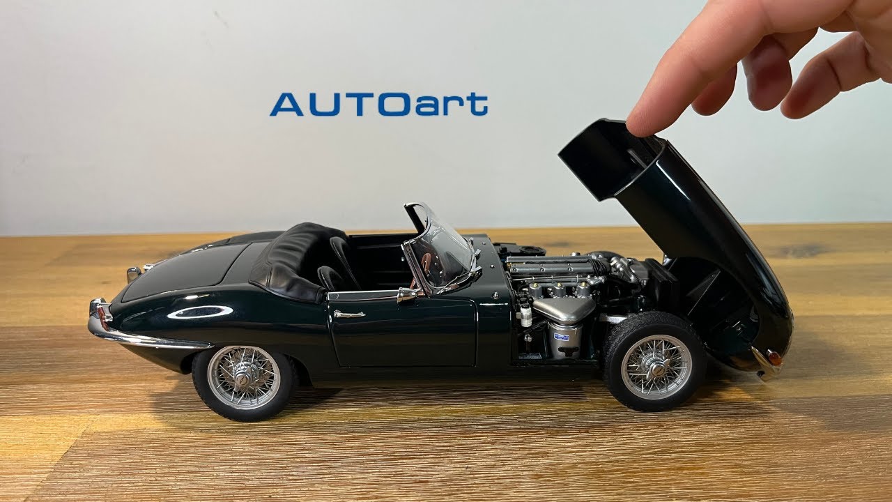 Autoart Jaguar E-type 1:18 in British Green - YouTube