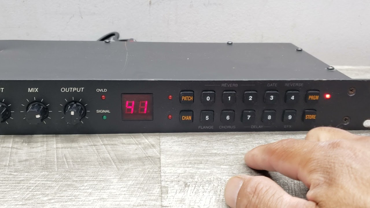 Alesis Midiverb II 16-Bit Digital Effects Processor Demo - YouTube