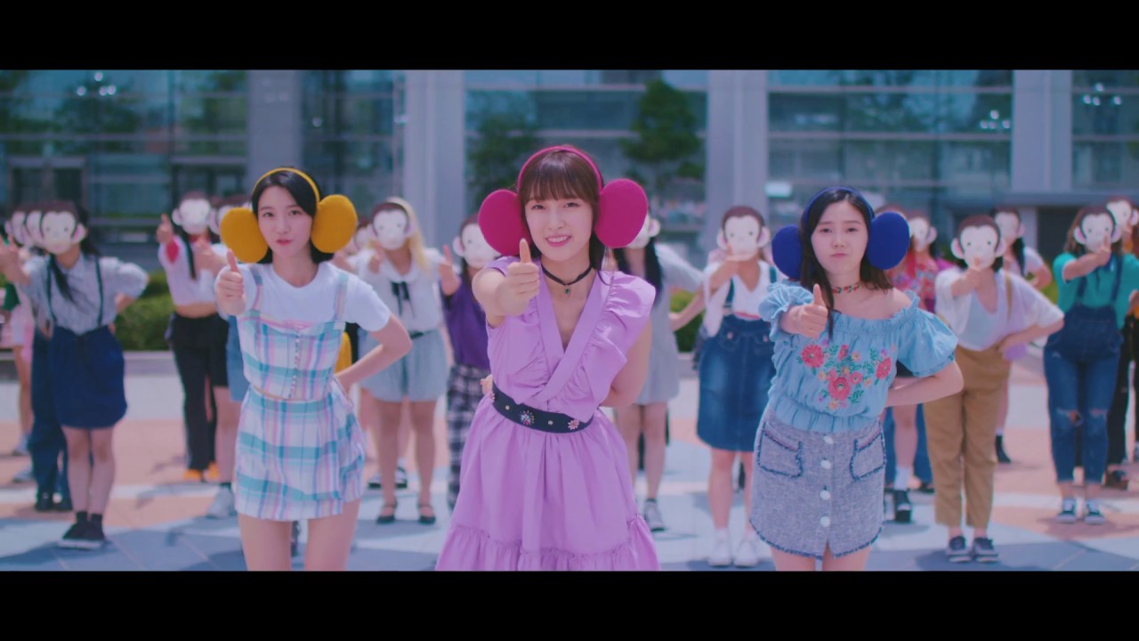 OH MY GIRL BANHANA 『バナナが食べれないサル』 - YouTube