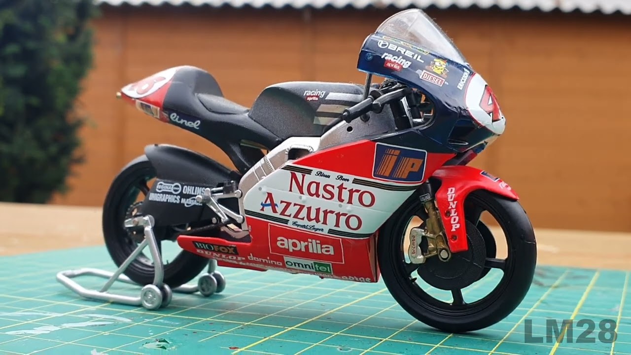 Aprilia RSW 250 46 Valentino Rossi GP 250 1998 1:18 Model - YouTube