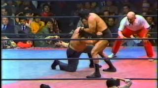 ザ・グレート・カブキ vs タイガー・ジェット・シン - YouTube