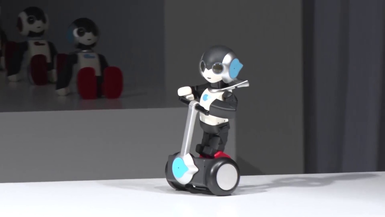 ロボットが乗りこなすセグウェイ風電動立ち乗り二輪車「週刊 ロビ2