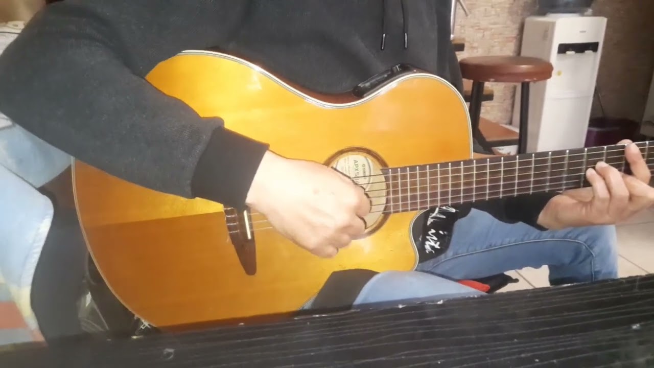 Yamaha APX 5 NA Electro Classic Guitar - YouTube