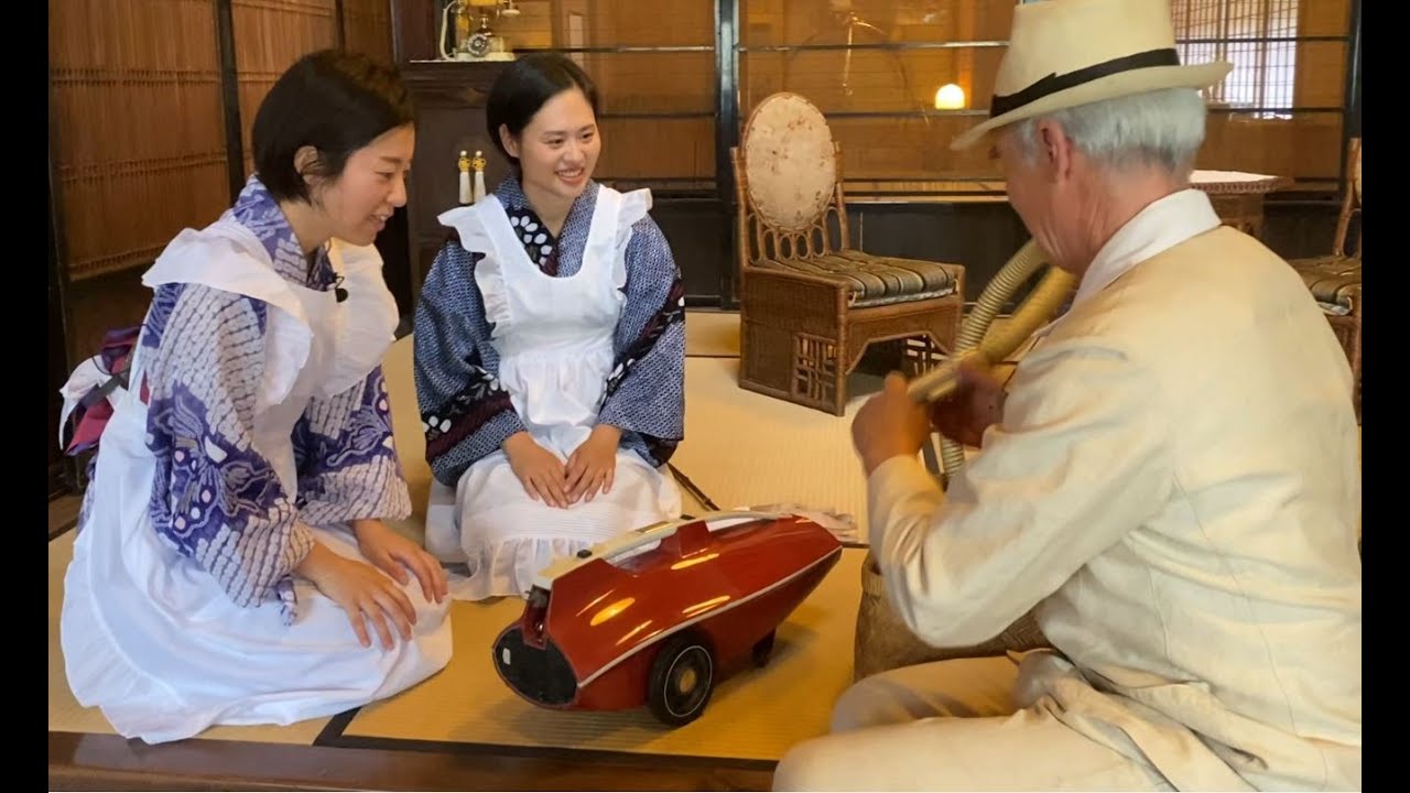 掃除革命, Vintage vacuum cleaner cosplay (in Japanese) - YouTube