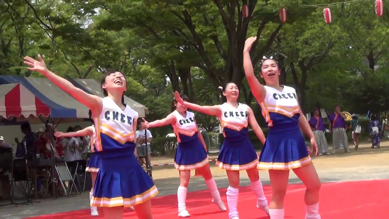 新松戸まつり'17 聖徳大学 バトン部 バトントワリング 4-3 - YouTube