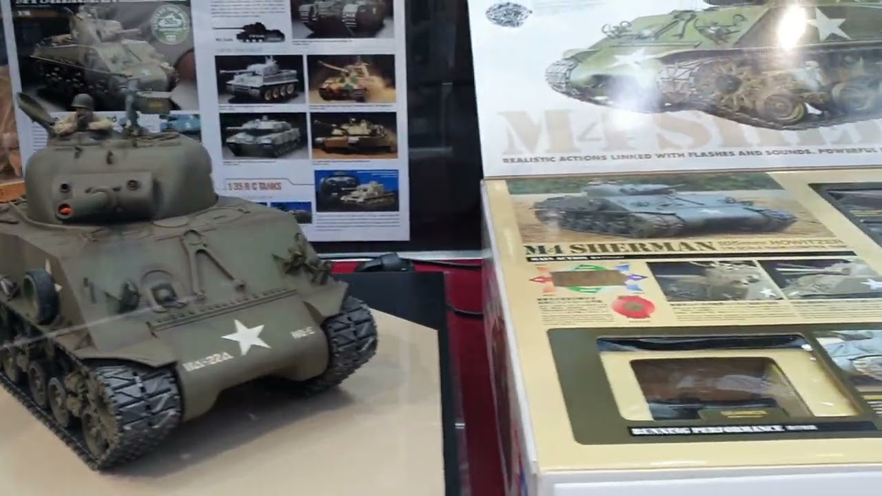 Tamiya 1/16 M4 Sherman 105mm Howitzer (56014) Full Option Kit