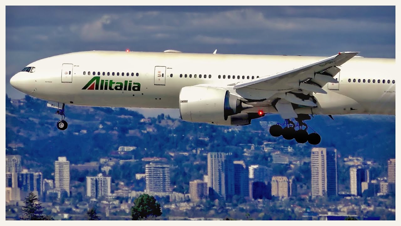 Boeing 777-200(ER) Alitalia - YouTube
