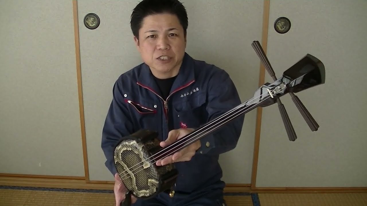 オーダー三線 東京都HS様 カマゴン黒檀知念大工型三線 - YouTube