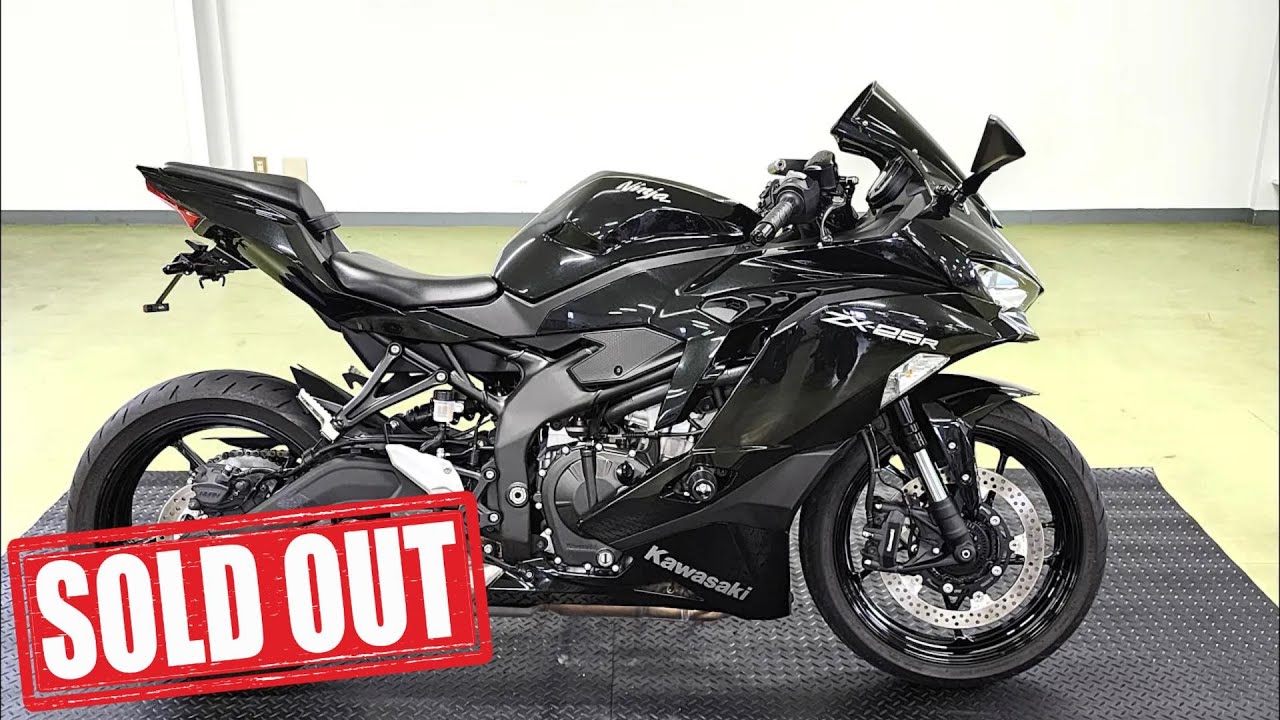 R6.3/2売約済 2022年モデル Ninja ZX-25R 黒 4,600km ワンオーナー 傷